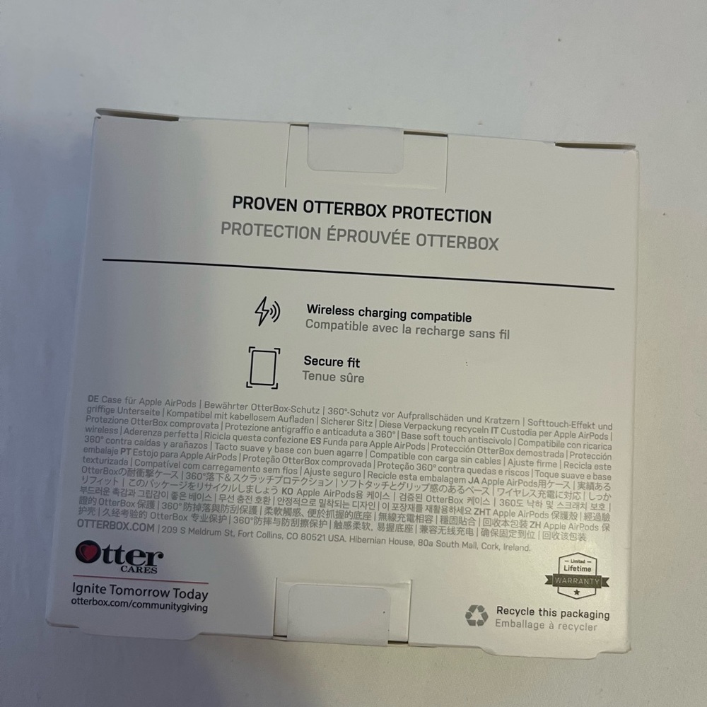 NIB Apple Air Pods Otter Box Case - Picture 2 of 3